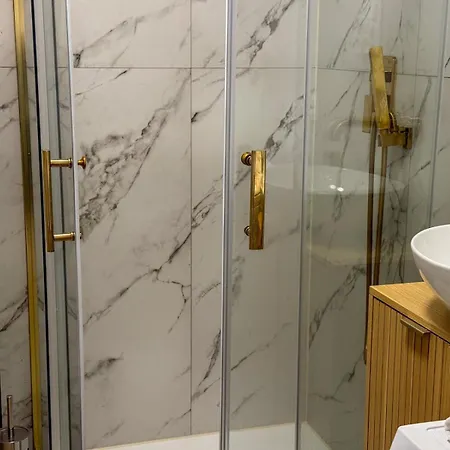 Przy Dworcu By Libertarent Apartman *